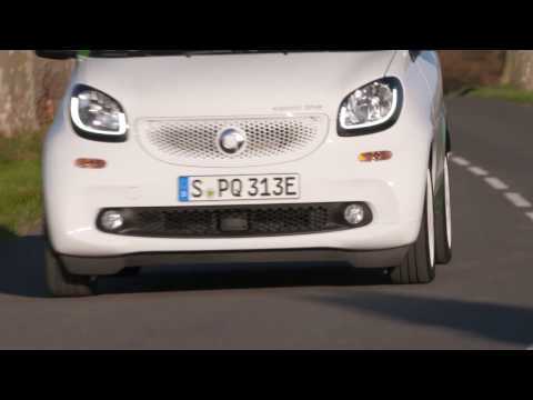 smart fortwo electric drive white electric green Driving in the Country Trailer | AutoMotoTV