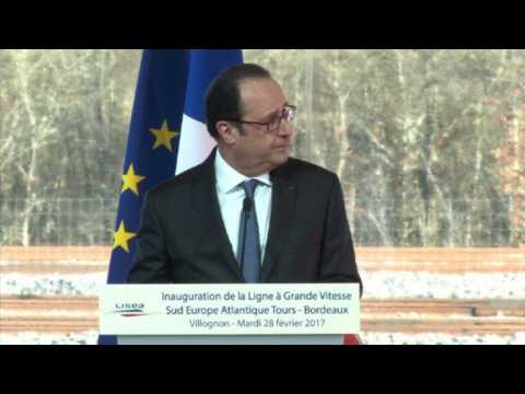 Two hurt in French police gun accident at Hollande event