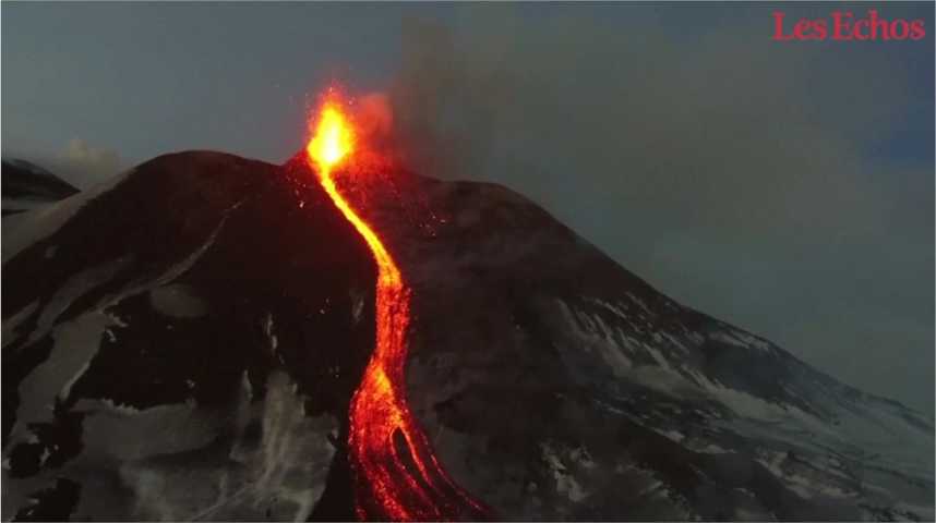 Illustration pour la vidéo La spectaculaire éruption de l’Etna filmée par un drone 