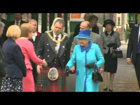 Cameron thanks the Queen for "extraordinary service"
