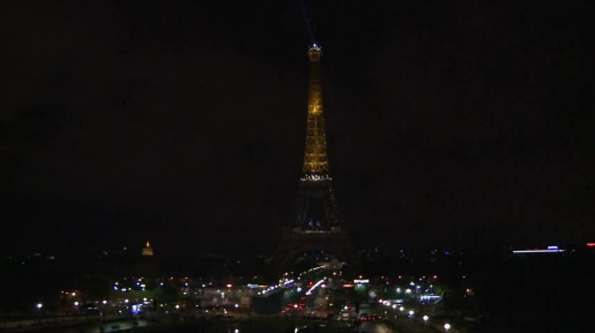 Illumination de la Tour Eiffel aux couleurs de la Corée du Sud