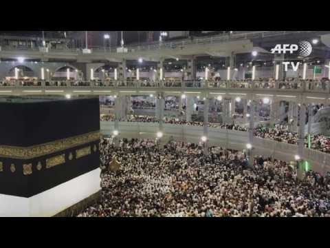 Muslim pilgrims begin rituals in Mecca ahead of hajj