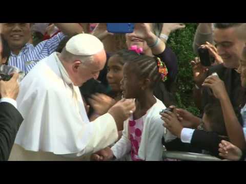 School children bid farewell to Pope Francis
