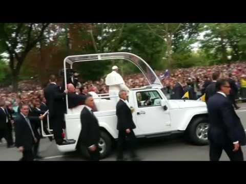 Pope greets crowds in Central Park