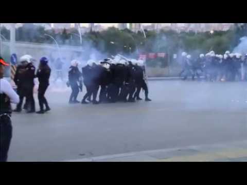 Turkish protesters clash with riot police