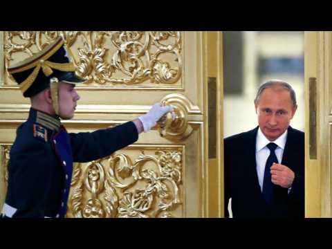 Raids russes en Syrie : la polémique enfle, Poutine attendu à Paris