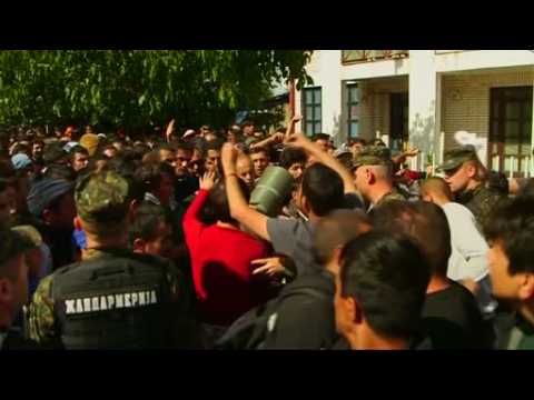 Migrants flood Serbia-Macedonia border