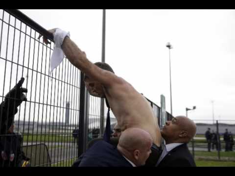 Air France : le DRH déshabillé par les grévistes