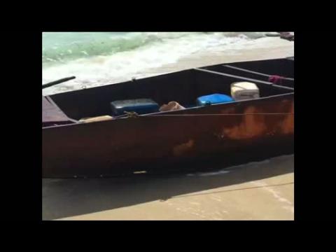 Eyewitness video cuban migrants coming ashore in make shift sail boat