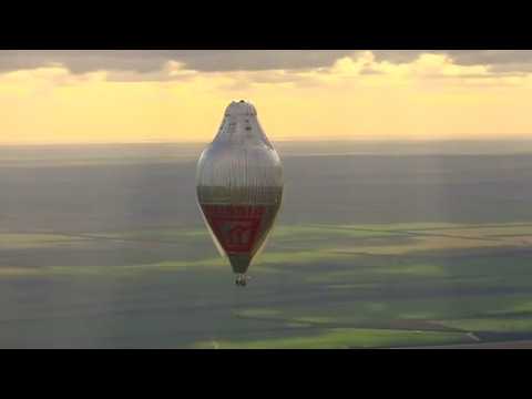 Russian balloonist sets world record