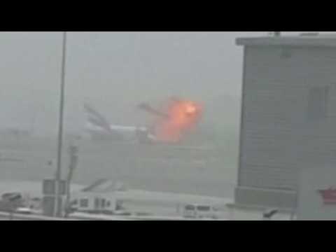 Emirates Airline flight crash-lands at Dubai airport - amateur video