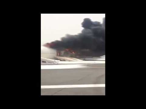 Emirates plane catches fire after emergency landing in Dubai - amateur video