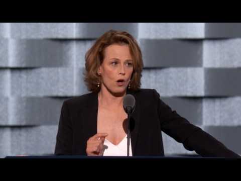 Sigourney Weaver: Clinton committed to act on climate change
