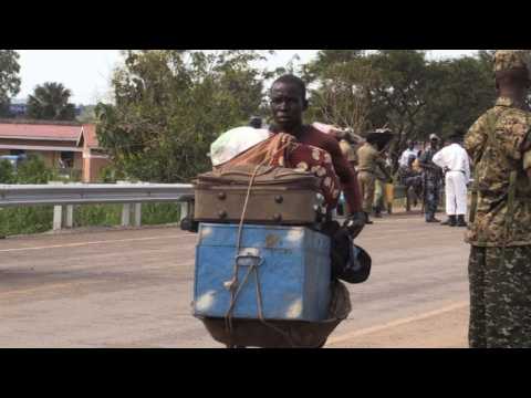 Thousands flee into Uganda from South Sudan