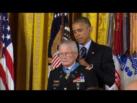 Obama bestows Medal of Honor to Vietnam veteran