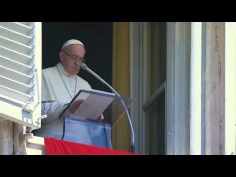 Pope condemns violence in Syria, prays for victims