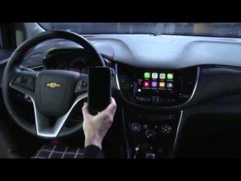 2017 Chevrolet Trax Interior Design, Apple CarPlay and Android Demo’s | AutoMotoTV
