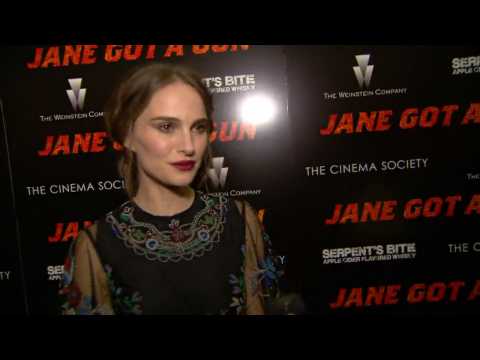 Natalie Portman Stuns At 'Jane Got A Gun' Premiere