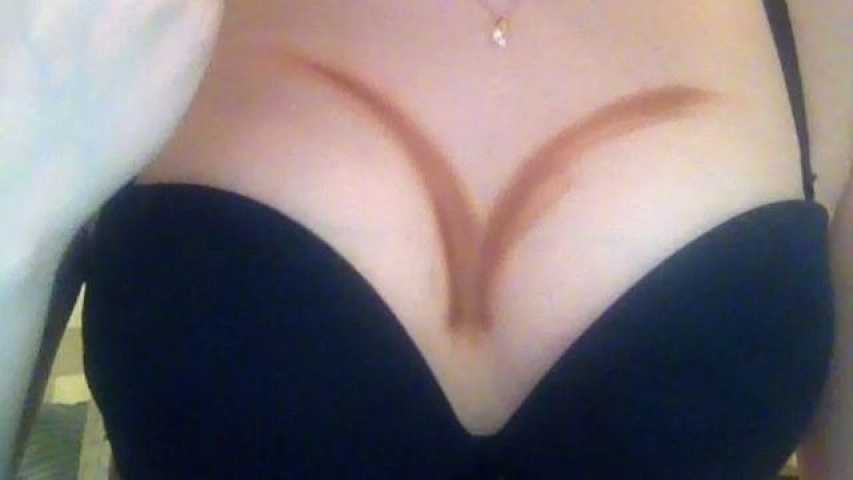 SEINS GÉANTS VIDÉO GRATUIT Seins bug des culs ronds