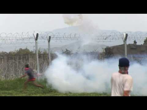 Macedonia police tear gas migrants on Greek border