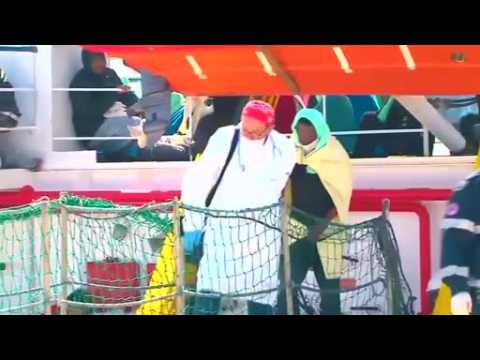 Over 300 rescued migrants arrive in Sicily