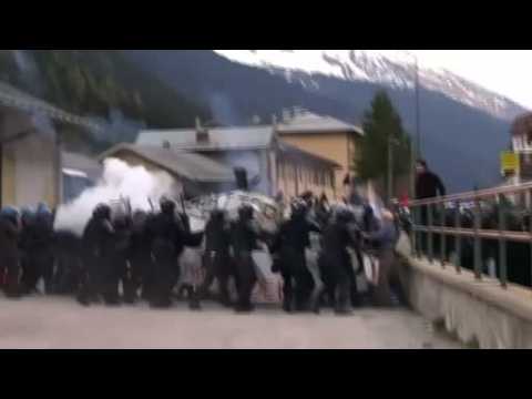 Protests on the border between Italy, Austria turn violent