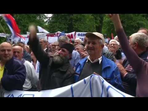 Rival Bosnian Serbs hold counter rallies