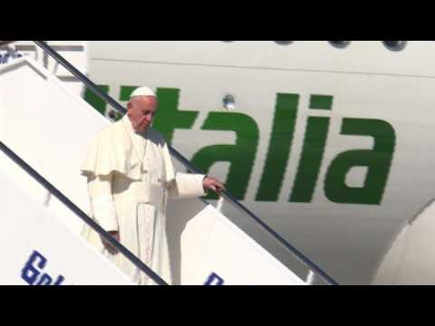 Pope Francis arrives on Greek island to meet with refugees: AFP