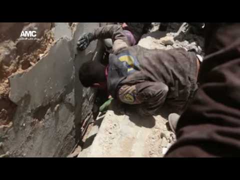 Girl rescued from under the rubble after Aleppo air strike