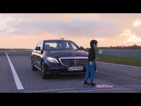 Mercedes-Benz E-Class - Intelligent Drive Active Braking Assist - Pedestrian Detection | AutoMotoTV