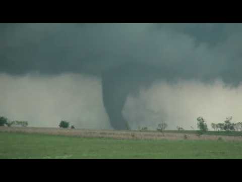 Deadly tornado pummels Oklahoma