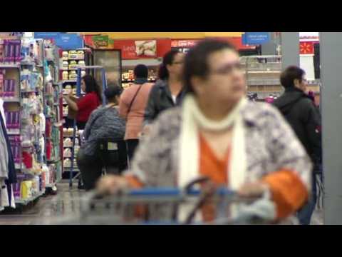 Wal-Mart bucks weak retail trend