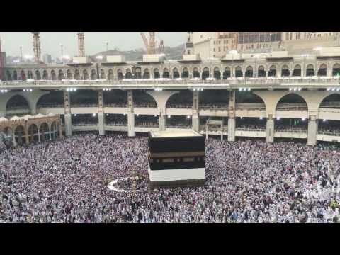 Muslim pilgrims gather in Mecca ahead of Hajj pilgrimage