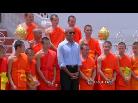 Obama tours Buddhist temple in Laos