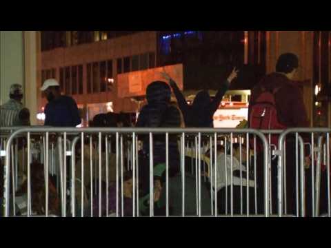 New York fans line up for iPhone 7