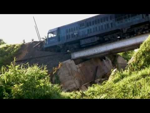 Cuban train derails, injuring passengers