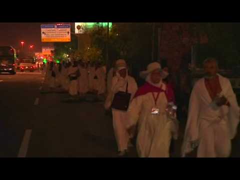 Pilgrims start arriving in Saudi Arabia's Arafat for haj