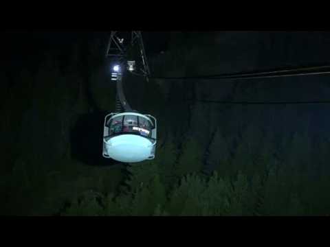 Dozens stuck overnight in cable cars in the Alps