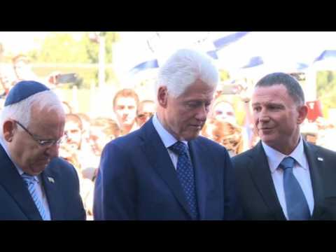 Bill Clinton pays last respects to Peres in Jerusalem