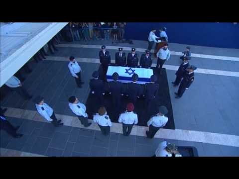 Peres coffin lies in state