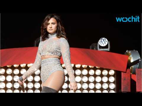 VIDEO : Demi Lovato Tweets About Taylor Swift Again