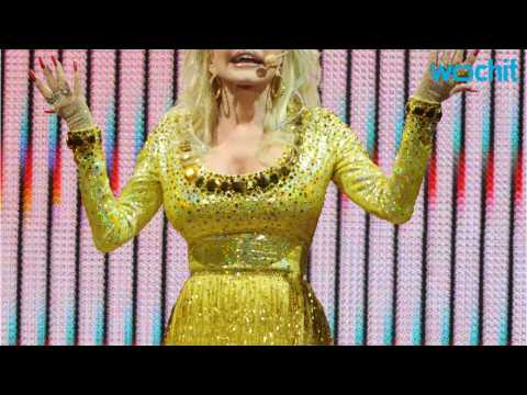 VIDEO : CMAs To Award Dolly Parton With Lifetime Achievement