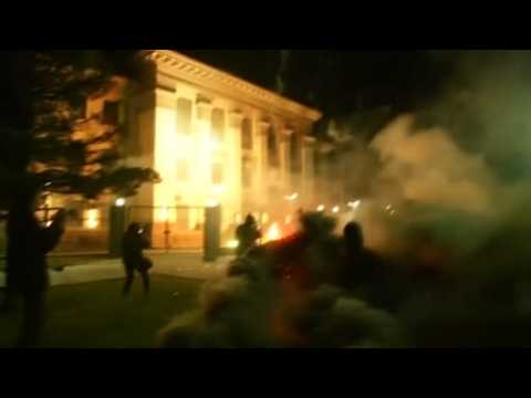 Anti-Kremlin protesters attack Russian embassy in Kiev