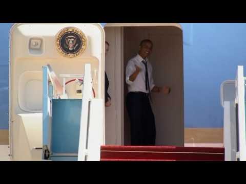 Obama waits on Bill Clinton to depart Israel
