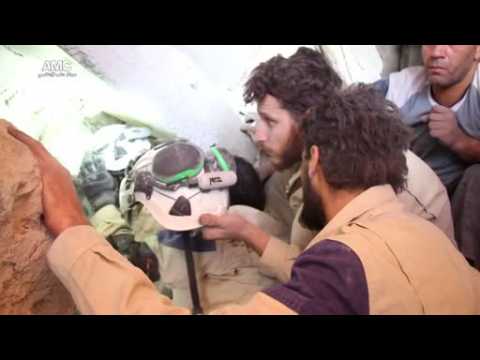 Boy rescued from Aleppo rubble - amateur video