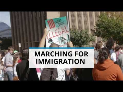 Immigration protesters march to Texas governor's door