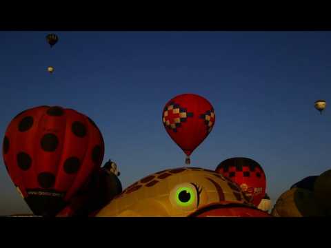 Hot air balloons fill Mexican sky