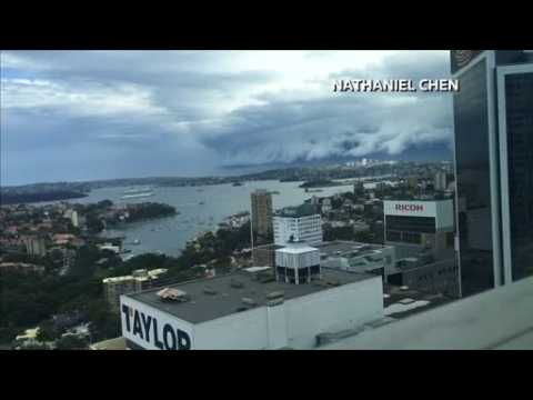 Time-lapse shows dramatic shelf storm descending over Sydney