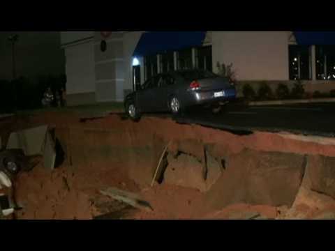 Mississippi sinkhole destroys cars