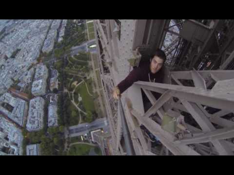 Un Anglais escalade la Tour Eiffel à mains nues